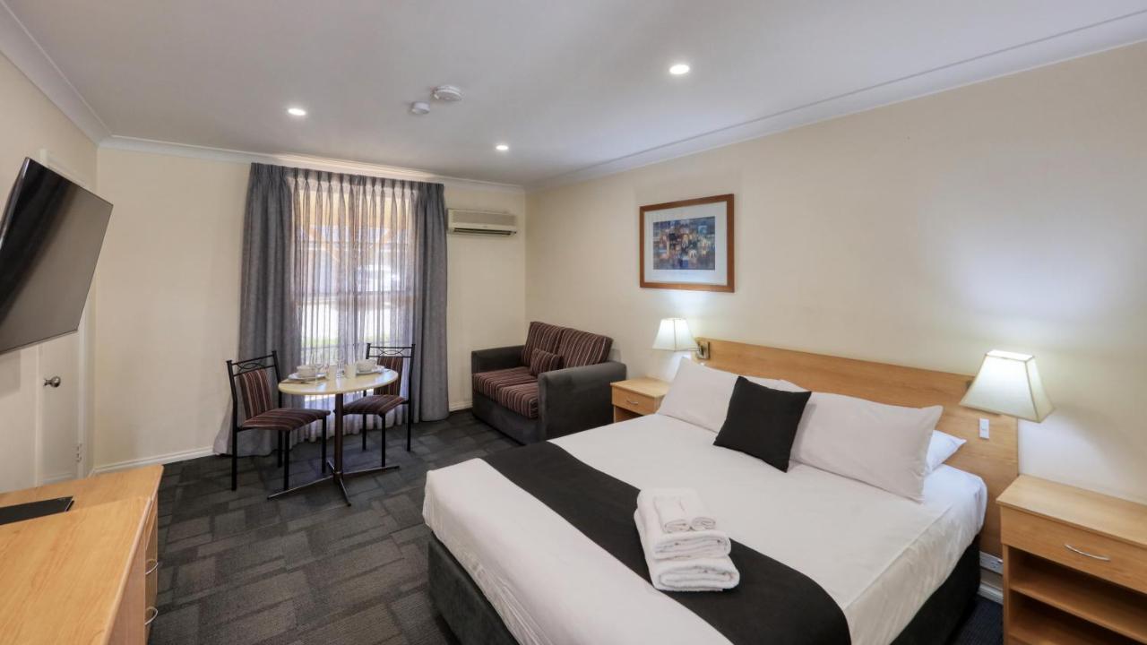 Bushman'S Motor Inn Parkes Extérieur photo
