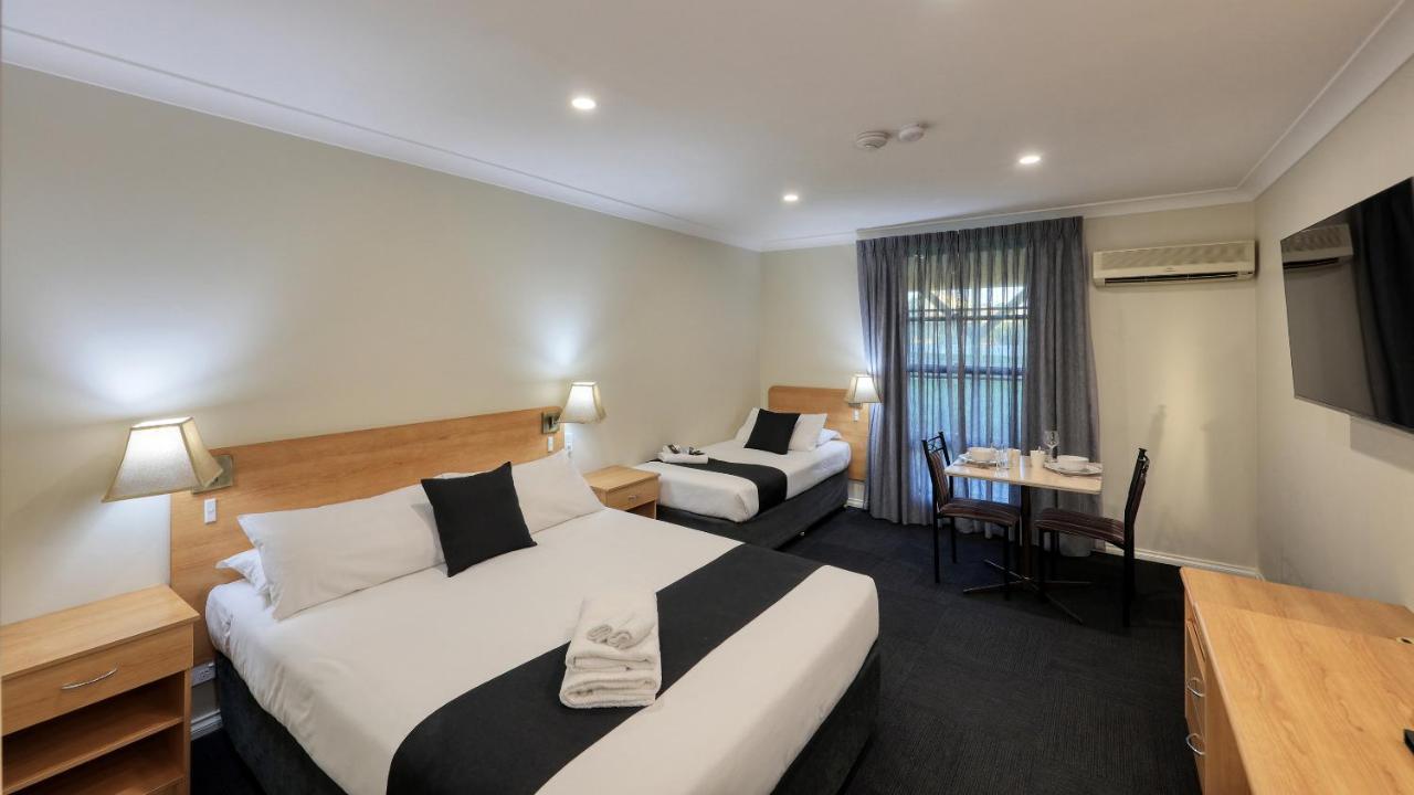 Bushman'S Motor Inn Parkes Extérieur photo