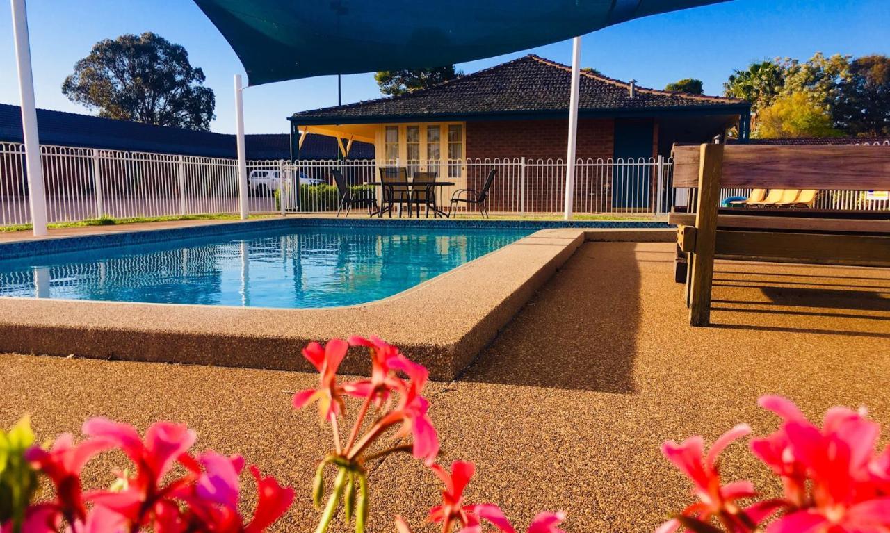 Bushman'S Motor Inn Parkes Extérieur photo